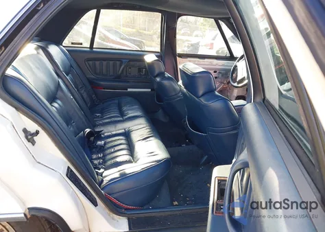 1993 Oldsmobile 98 Regency z USA, uszkodzony, nr VIN 1G3CX53L8P4307463